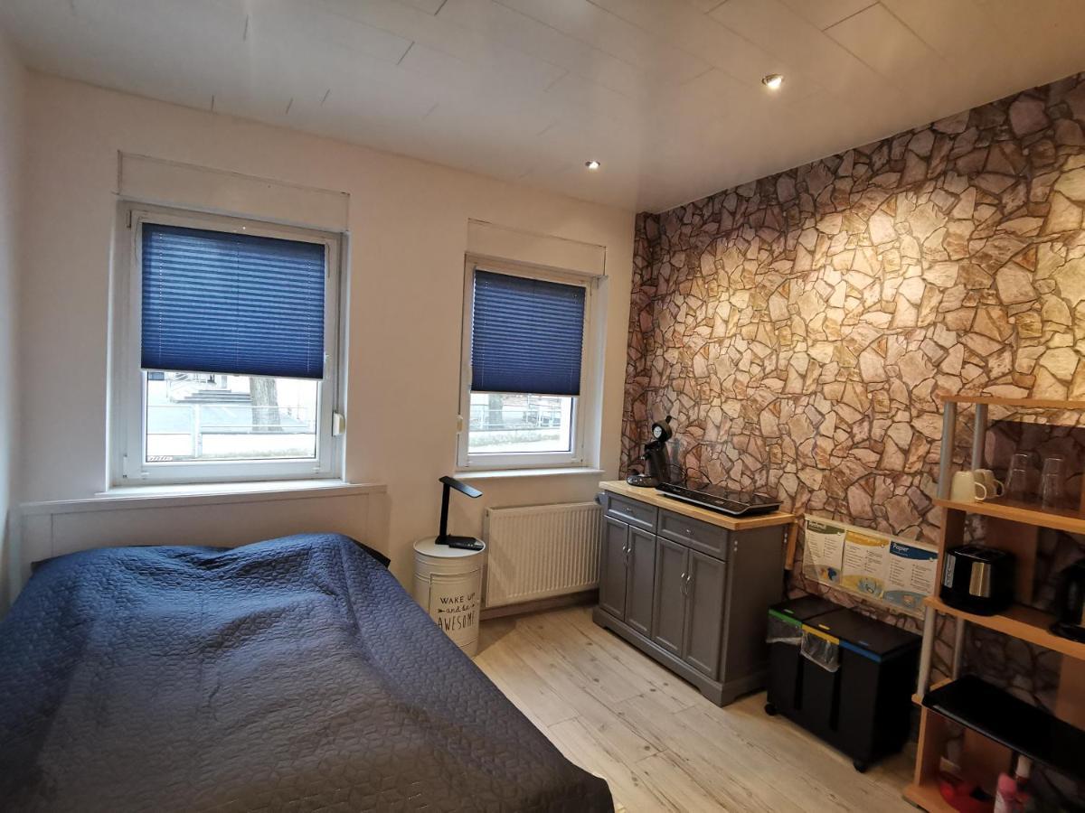 Gemuetliches Zimmer Mit Eigenem Bad Und Kueche Swisttal Luaran gambar